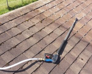 DIY – How To Clean Your Shingle Roof And Remove Moss & Algae